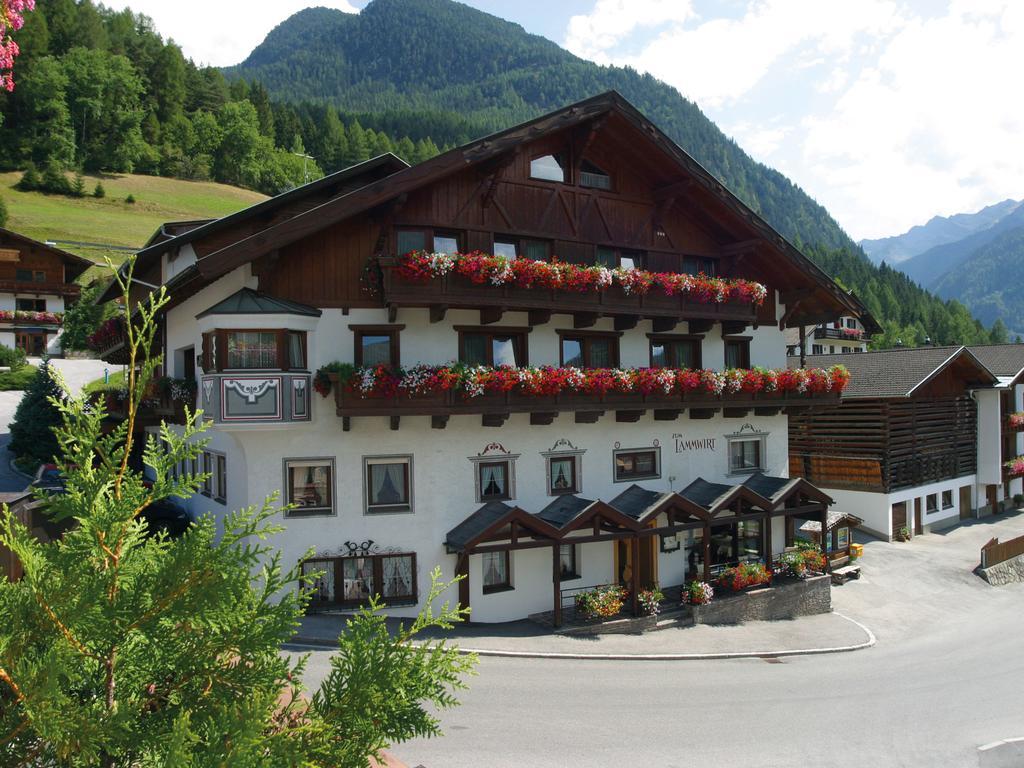 Hotel Lammwirt イェルツェンス エクステリア 写真
