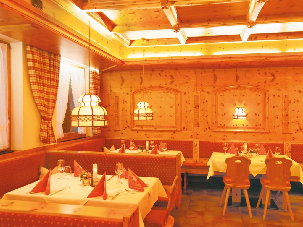 Hotel Lammwirt イェルツェンス エクステリア 写真