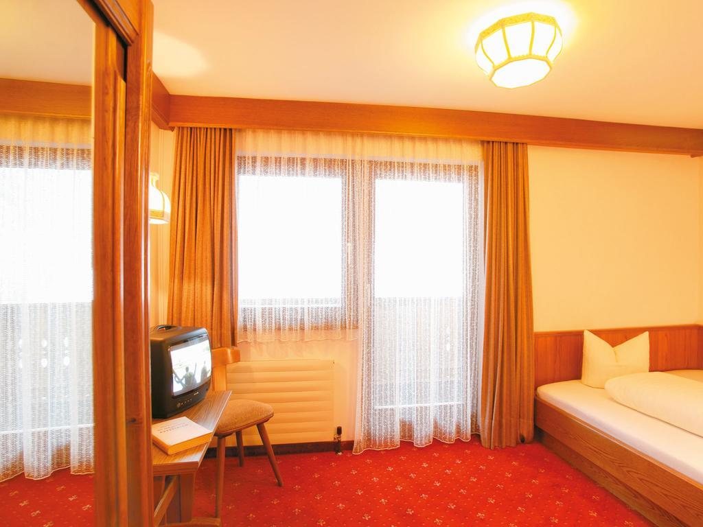 Hotel Lammwirt イェルツェンス エクステリア 写真