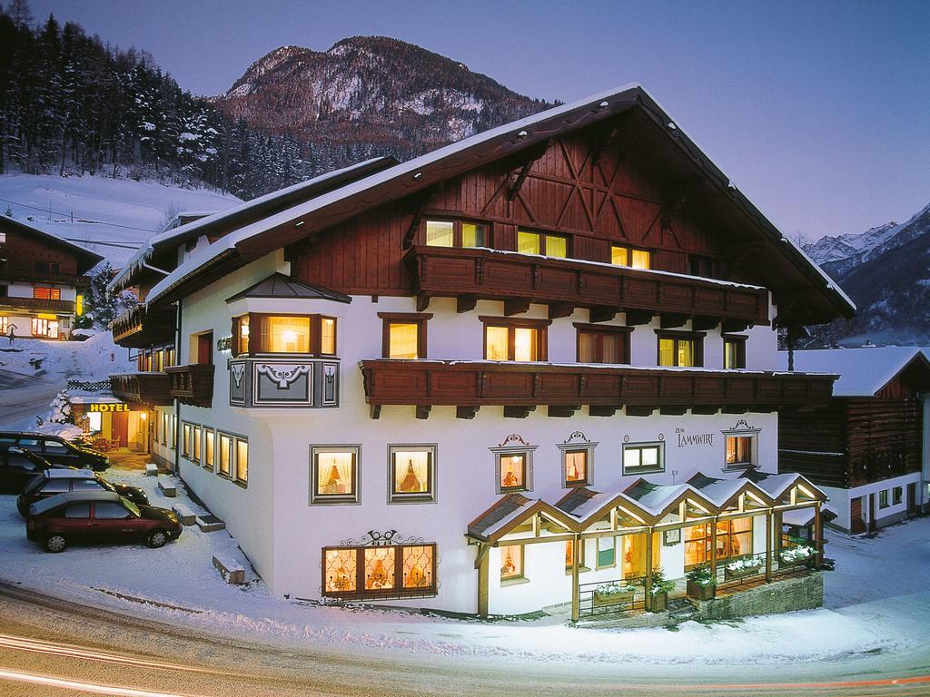 Hotel Lammwirt イェルツェンス エクステリア 写真