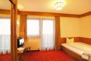 Hotel Lammwirt イェルツェンス エクステリア 写真