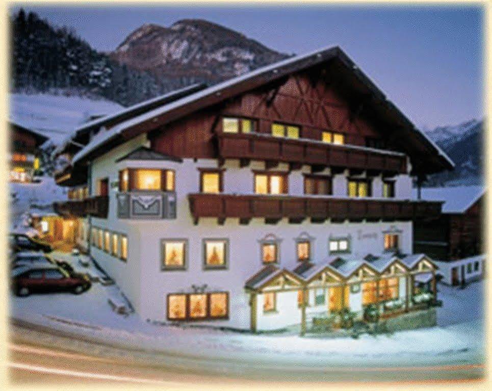 Hotel Lammwirt イェルツェンス エクステリア 写真