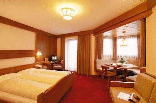 Hotel Lammwirt イェルツェンス エクステリア 写真
